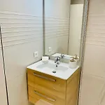 Appartement Confort 35m2 Renove, Equipe Et Climatise, Se Fait A Pied! Antibes