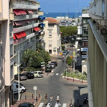 Studio Confort 35m2 Renove, Equipe Et Climatise, Tout Se Fait A Pied! *