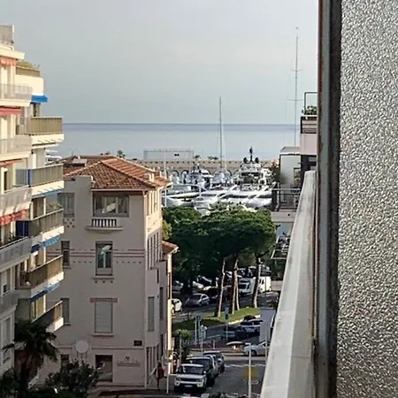 Studio Confort 35m2 Renove, Equipe Et Climatise, Tout Se Fait A Pied!