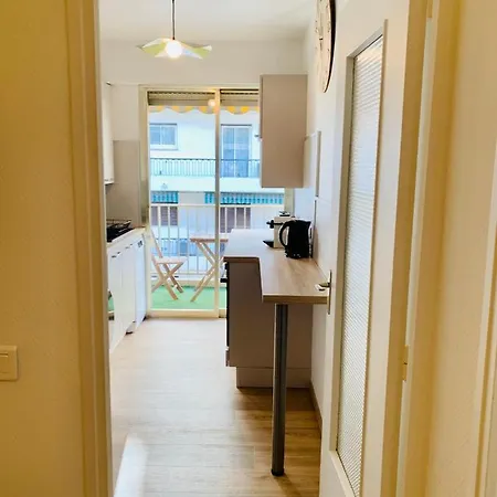 Confort 35m2 Renove, Equipe Et Climatise, Se Fait A Pied! * Антіб