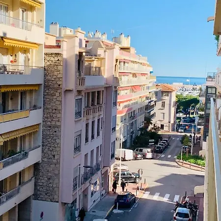 Studio Confort 35m2 Renove, Equipe Et Climatise, Tout Se Fait A Pied! *