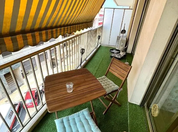 Confort 35m2 Renove, Equipe Et Climatise, Se Fait A Pied! Antibes