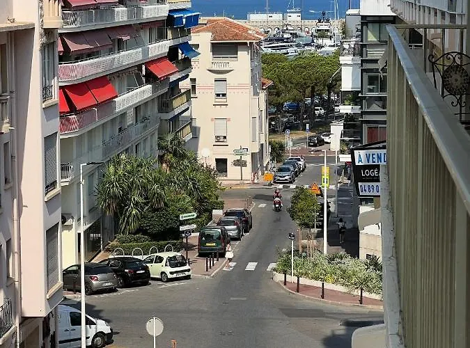 Confort 35m2 Renove, Equipe Et Climatise, Se Fait A Pied! *