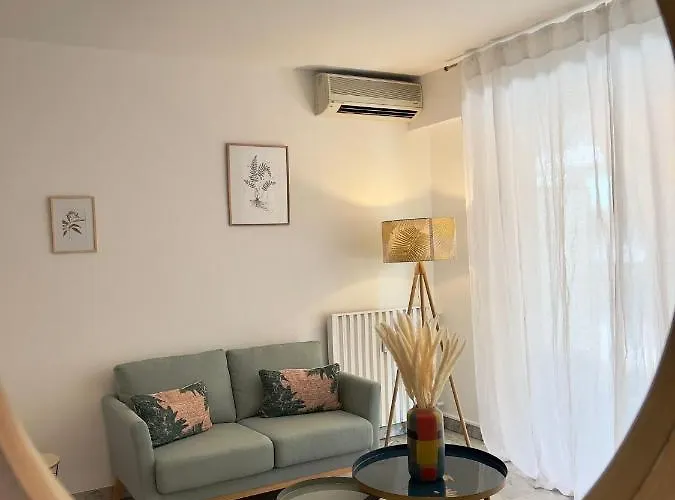 Confort 35m2 Renove, Equipe Et Climatise, Se Fait A Pied!