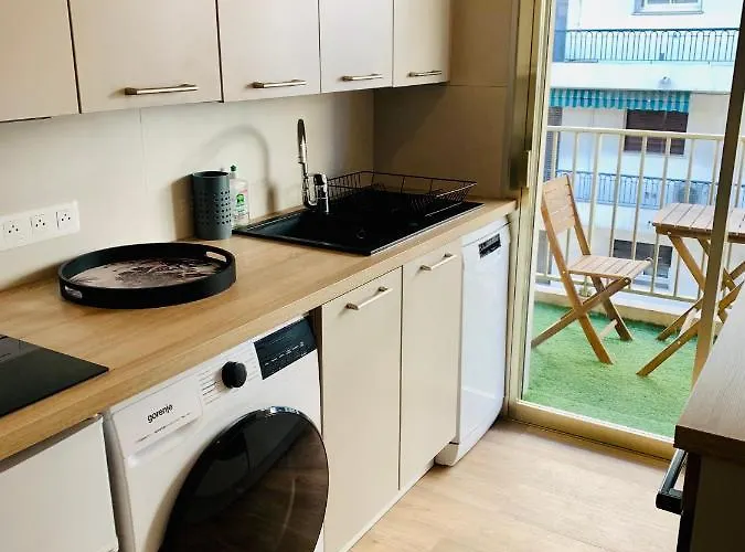 Confort 35m2 Renove, Equipe Et Climatise, Se Fait A Pied! Antibes