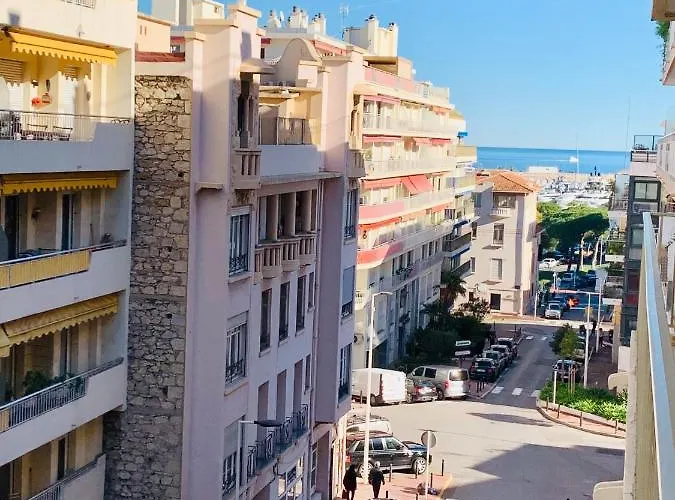 Confort 35m2 Renove, Equipe Et Climatise, Se Fait A Pied! *